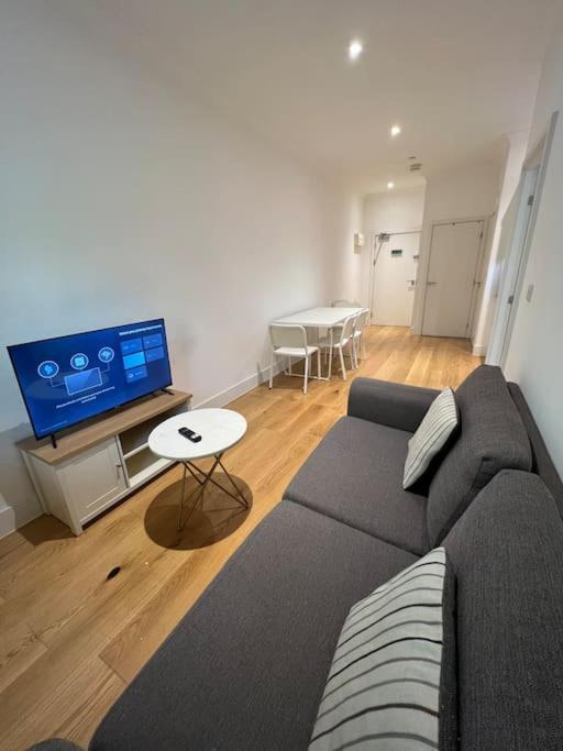 Cozy Modern Apartment In Croydon Central Exterior foto