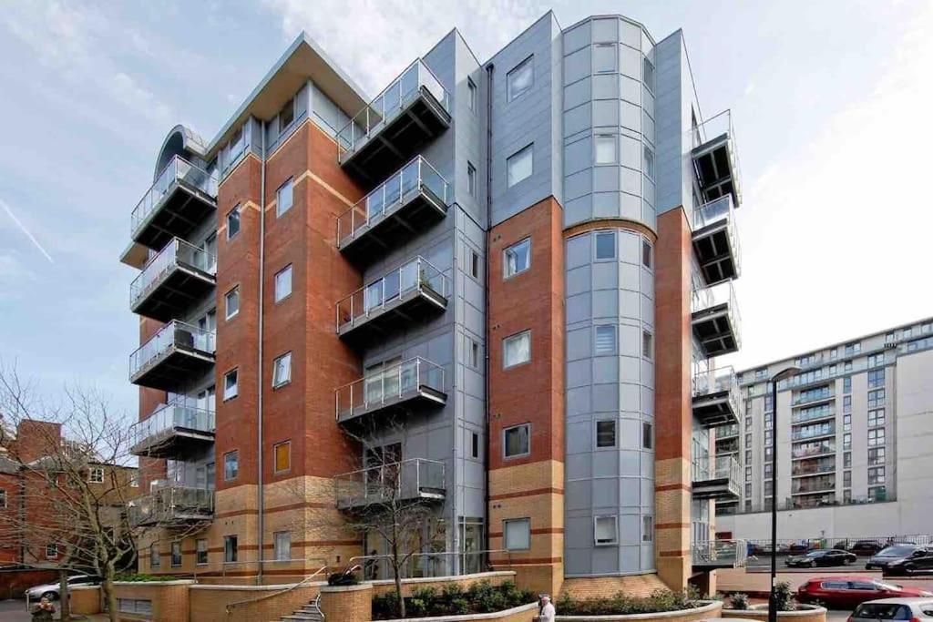 Cozy Modern Apartment In Croydon Central Exterior foto